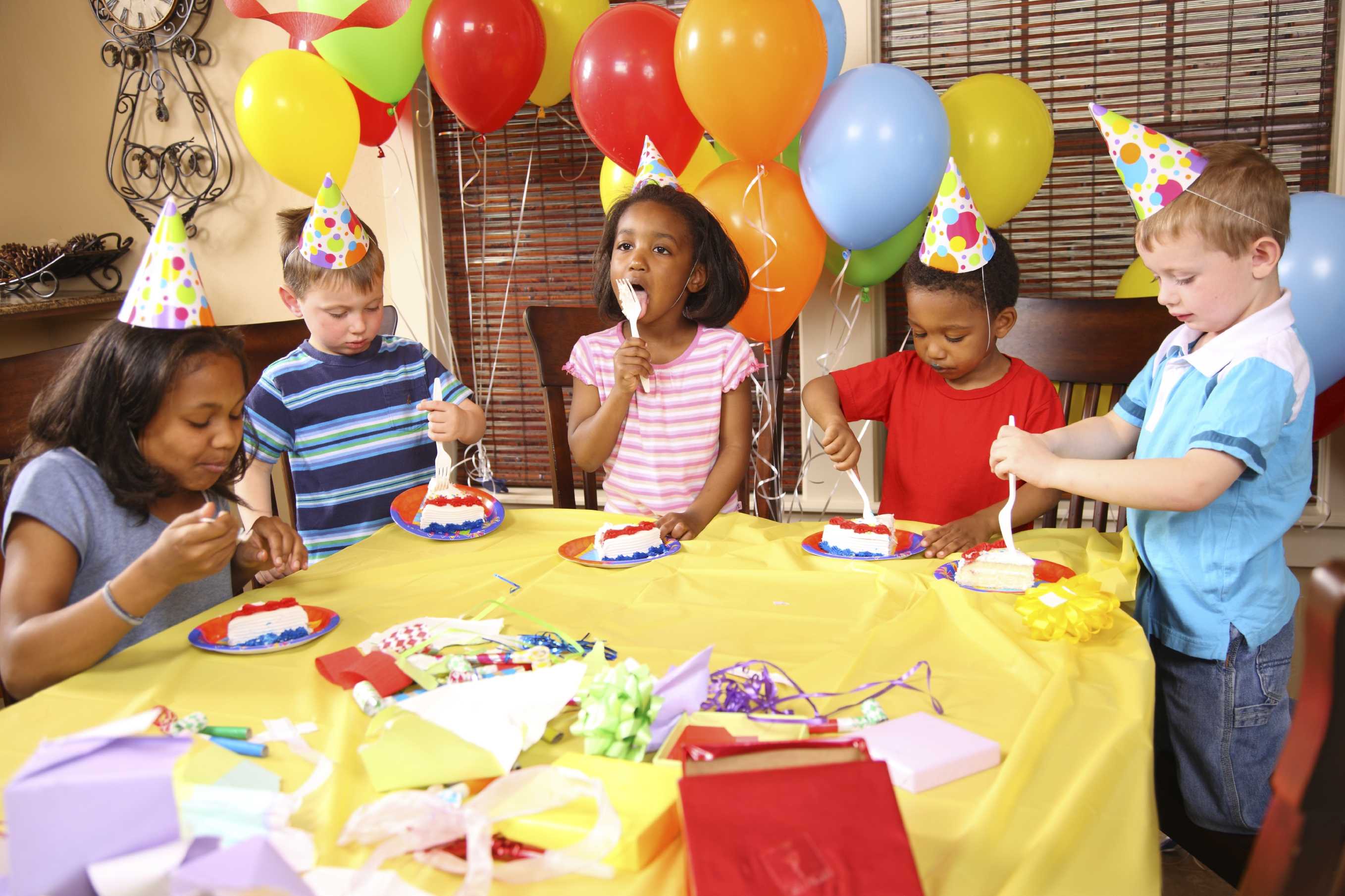 Отмечаем день рождения весело: лучшие игры и конкурсы для детей разного возраста