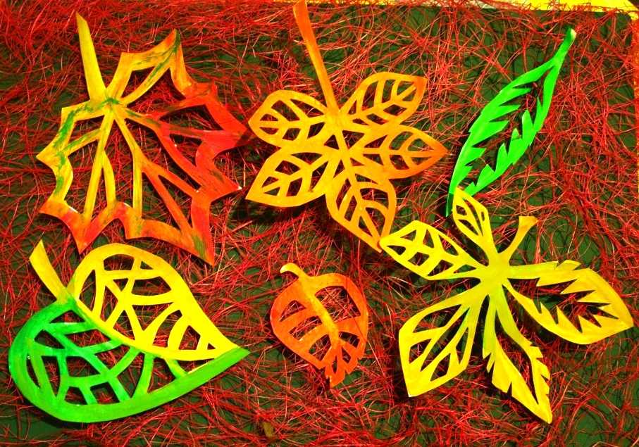 Аппликация осенний лес из обрывных кусочков цветной бумаги для детей по простым шаблонам