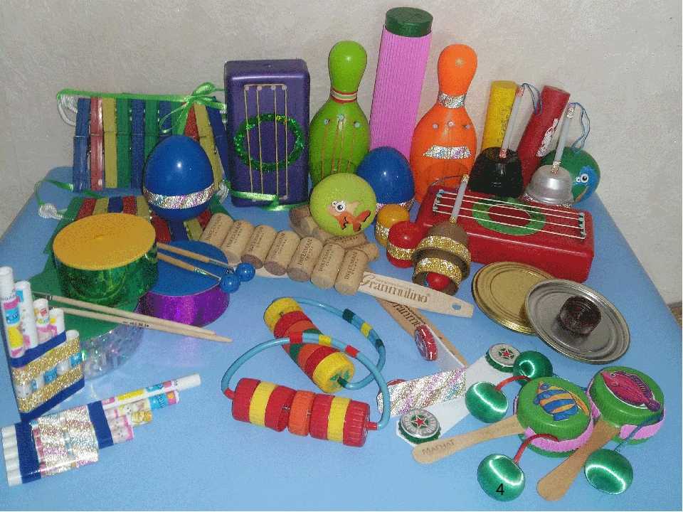 Самодельные музыкальные. Музыкальные инструменты из бросового материала для детского сада. Самодельные игрушки для детского сада. Шумовые инструменты в детском саду. Музыкальные игрушки в детском саду.